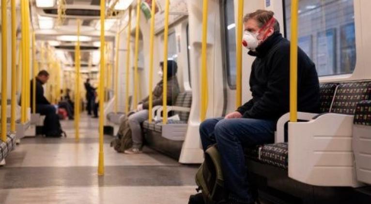 En algunas naciones aparejada a la crisis medica y económica, se suma la crisis social fruto de protestas por cambios políticos y restricción de medidas sociales. Foto: EFE