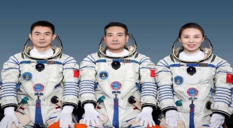 De los tres taikonautas que participarán en la misión, dos ya son veteranos en viajes espaciales. Foto: @Chengdu_China