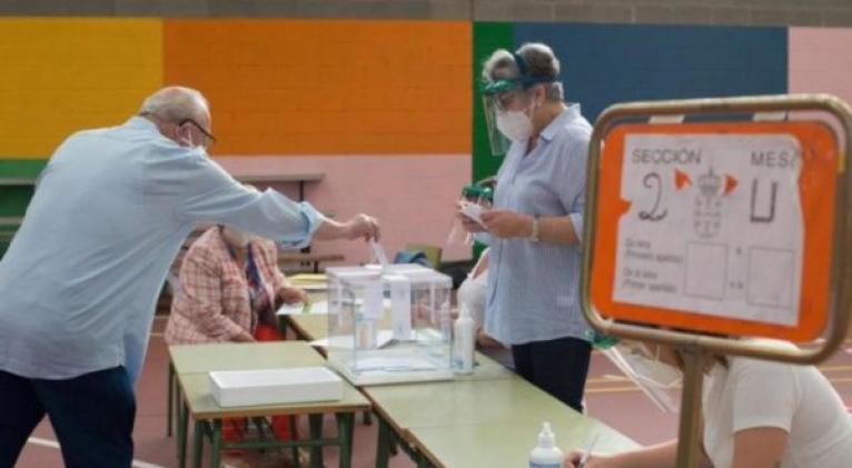 La participación de los ciudadanos vascos en la jornada electoral disminuye respecto a las elecciones de 2016, mientras en Galicia aumenta. Foto: El Plural