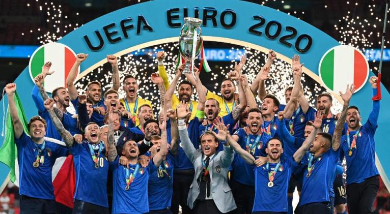 La Azzurra, un proyecto de reconstrucción liderado por Mancini, alzó su segunda Euro, luego del título en 1968.