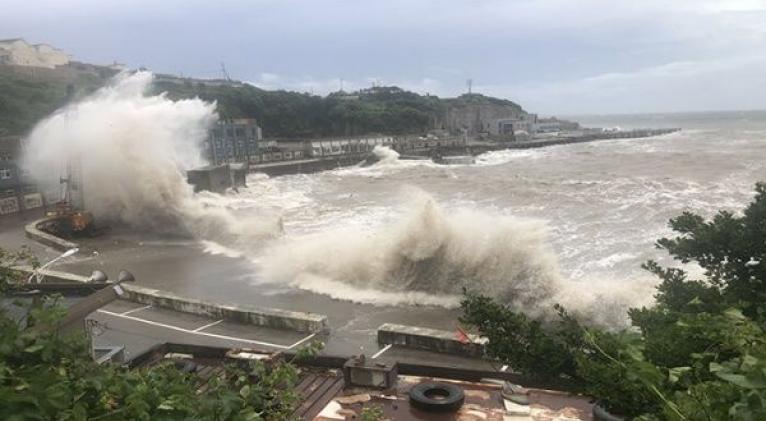 El servicio meteorológico de Japón estima que Haishen podría convertirse en uno de los peores tifones en afectar al archipiélago en décadas. Foto: Xinhua