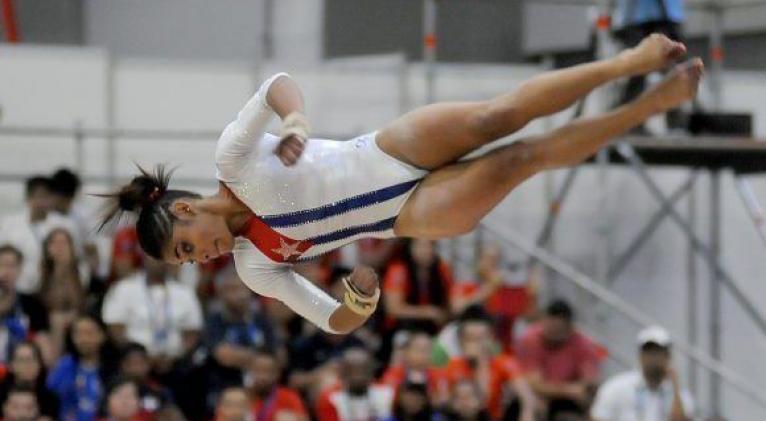 Marcia necesita elevar sus niveles de ejecución y complejidad en la viga de equilibrio y las asimétricas para acercarse a un nivel superior de calidad. Foto: Ricardo López Hevia. 