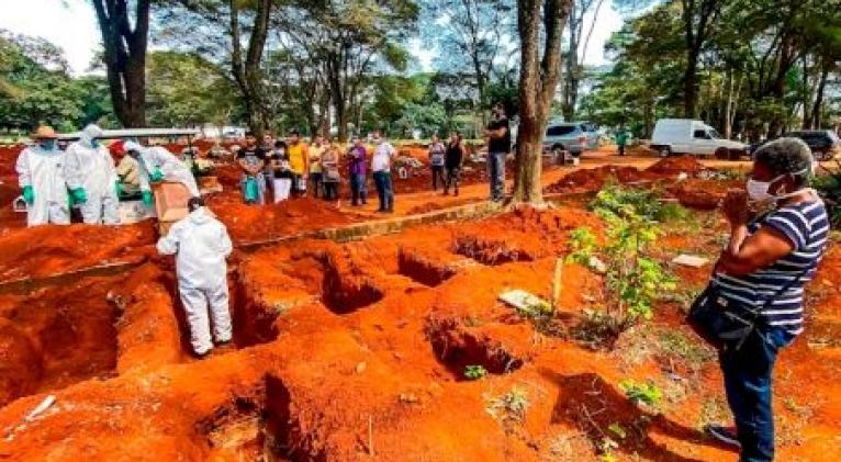 La pandemia de la Covid-19 se ha cobrado cerca de 100.000 muertes en Brasil. Foto: EFE