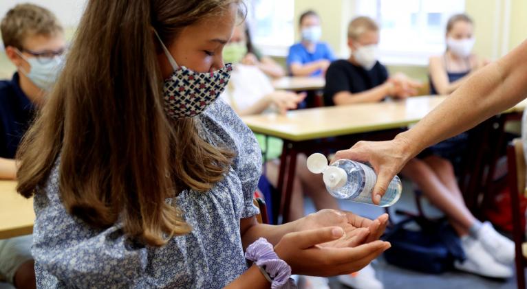 Investigadores de Bélgica analizaron las estadísticas de infecciones entre menores de 18 años desde marzo hasta fines de junio. Foto: Reuters.