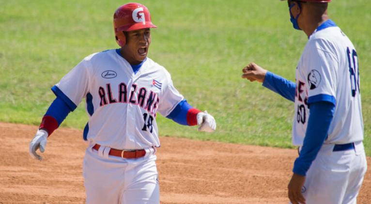 La tanda alta de los alazanes, con Raico Santos como principal bujía, ha producido la casi totalidad de las carreras en los dos primeros choques de la final.