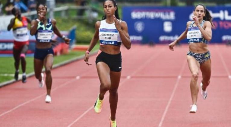 Roxana continúa dando muestras de calidad, llevando su récord nacional techado en Dortmund hasta los 52.60 segundos.