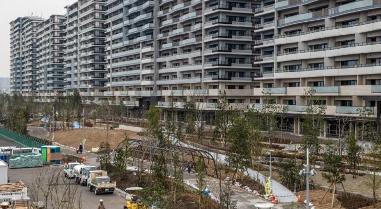 «La Villa Olímpica es una de las opciones, pero no ha sido terminada aún. Estamos hablando sobre lugares que estén disponibles incluso hoy o mañana, y evaluando la posibilidad de uno en uno», aseguró Yuriko Koike, gobernadora de Tokio.