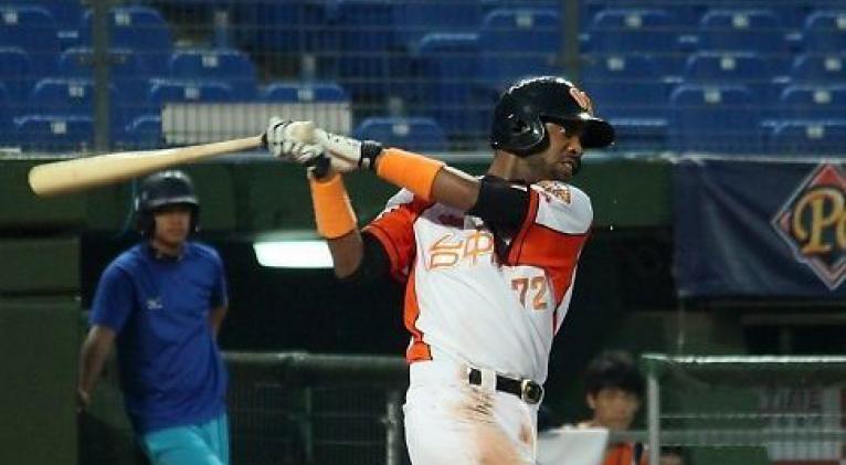 El trotamundos paracorto yumurino, con experiencia en varios circuitos profesionales, hizo sus ajustes al bate y en este minuto es el mejor hombre de su line up.
