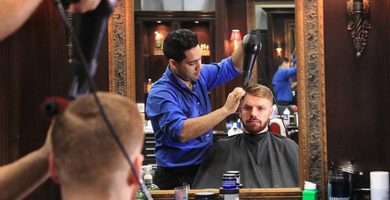 Gimnasios y peluquerías de Miami Beach podrían abrir a mediados de mayo