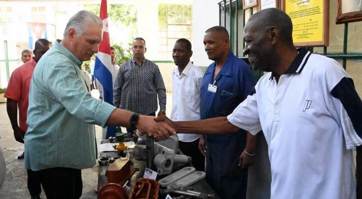 En el capitalino municipio de Diez de Octubre inicia el Primer Secretario del Comité Central del Partido Comunista de Cuba (PCC) y Presidente de la República, sus recorridos de esta semana por el país.