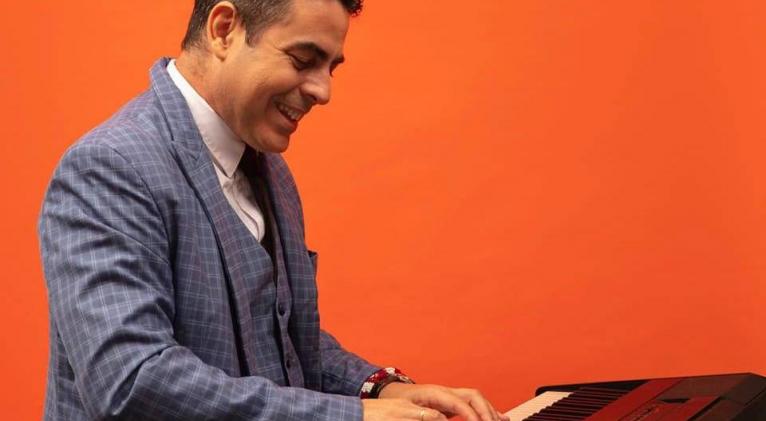 Alejandro Falcón, talentoso músico cubano.