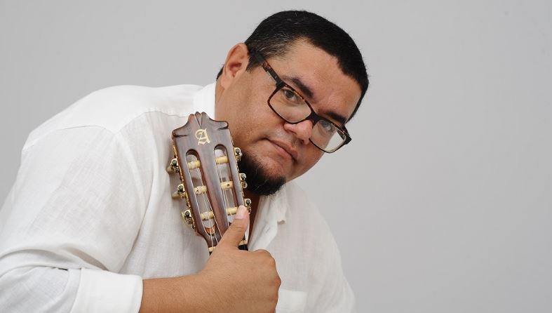 La noticia de la muerte del trovador cubano Eduardo Sosa ha causado un profundo impacto en colegas, amigos y seguidores, quienes lo admiraban no solo por su talento, sino por su entrega a la música y la cultura cubana. Su voz y sus canciones quedarán como parte esencial del patrimonio sonoro de la nación.