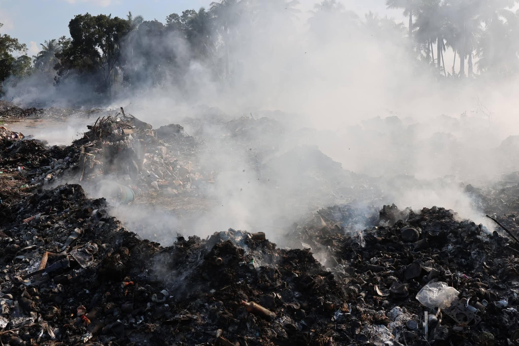 Vertedero de basura quemada