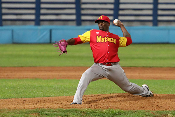 El zurdo Yoennis Yera (MTZ).