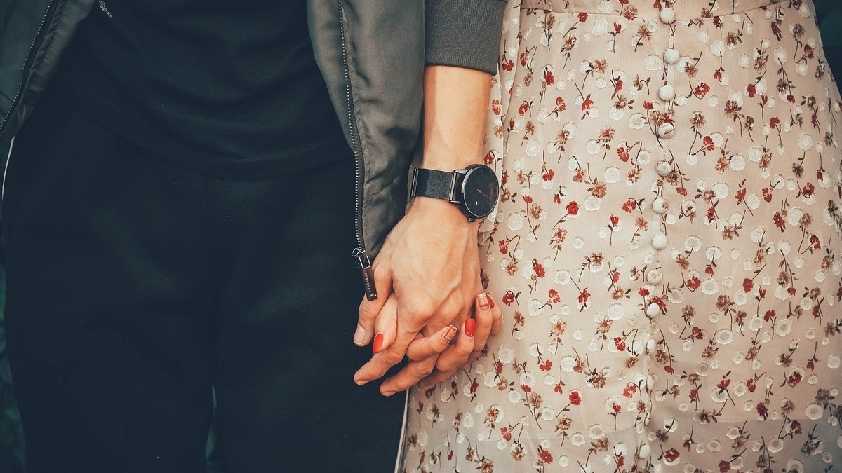 Pareja tomada de la mano Pareja tomada de la mano