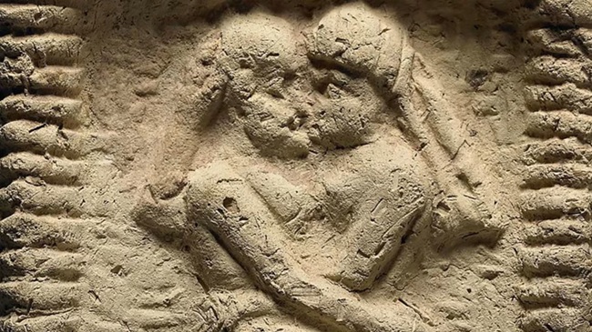 Modelo en arcilla de Mesopotamia que data del año 1800 a.C. Modelo en arcilla de Mesopotamia de un beso 1800 a.C.