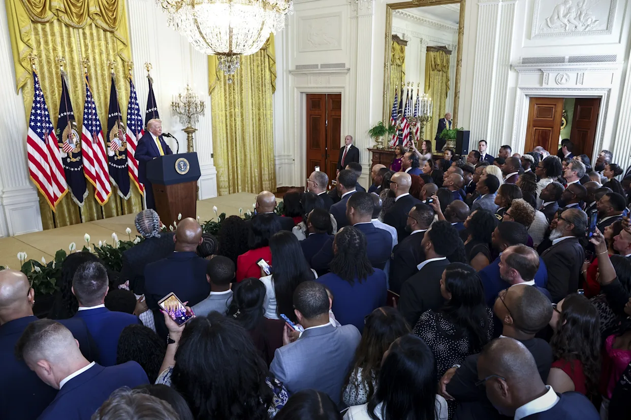 Trump evalúa posibles ataques a Irán, según CBS