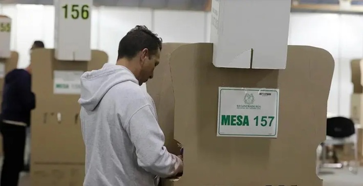 Mesa electoral en Colombia
