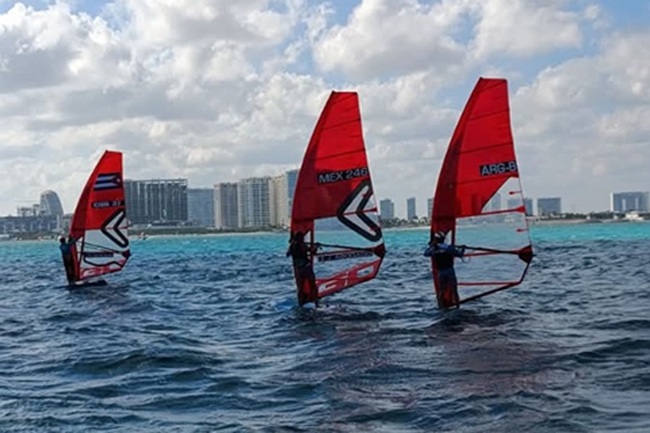 competencia de embarcaciones de vela