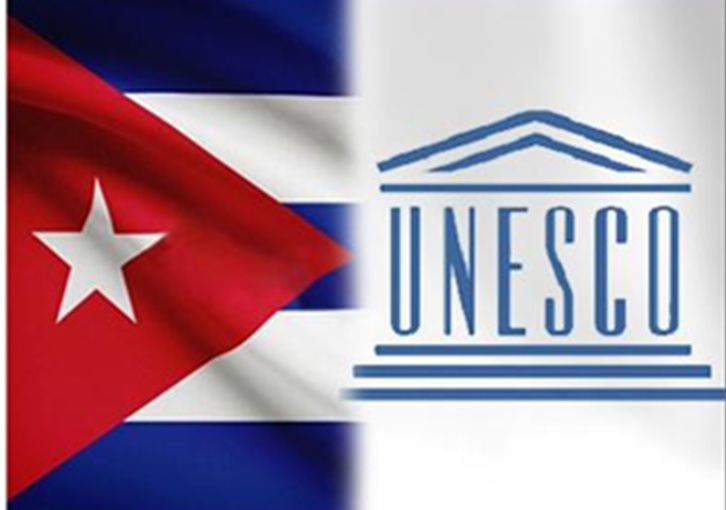 imagen ilustrativa de bandera de Cuba junto a logo de la UNESCO