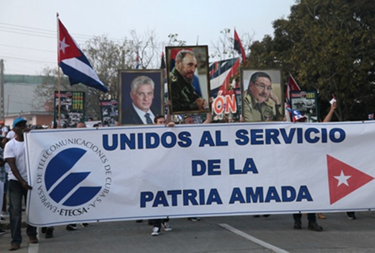 ETECSA participando en desfile por 1ro de Mayo