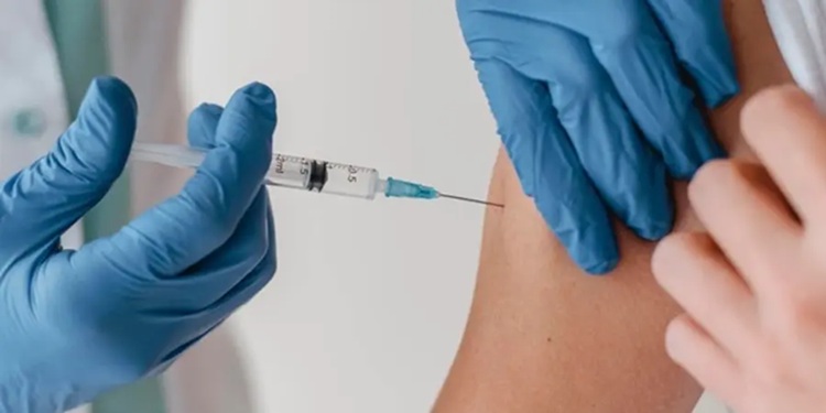 Administering a vaccine Administering a vaccine