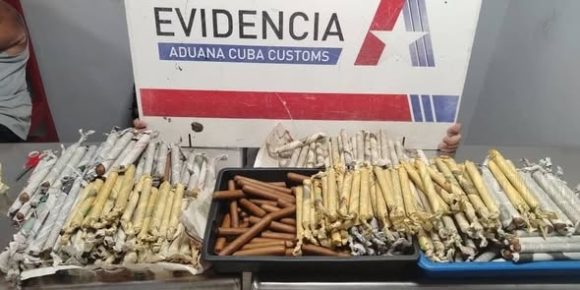 Tabacos decomisados en la Aduana de Cuba