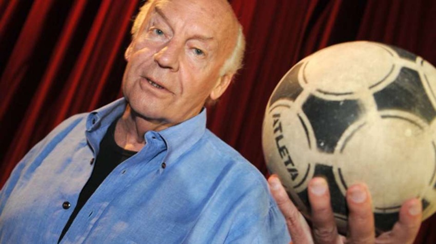 Eduardo Galeano with a soccer ball in his hand