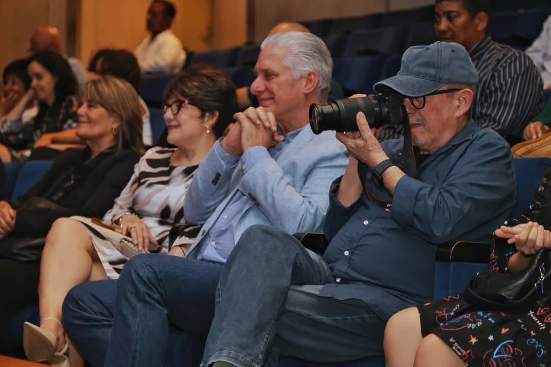 Díaz-Canel junto a Silvio Rodríguez