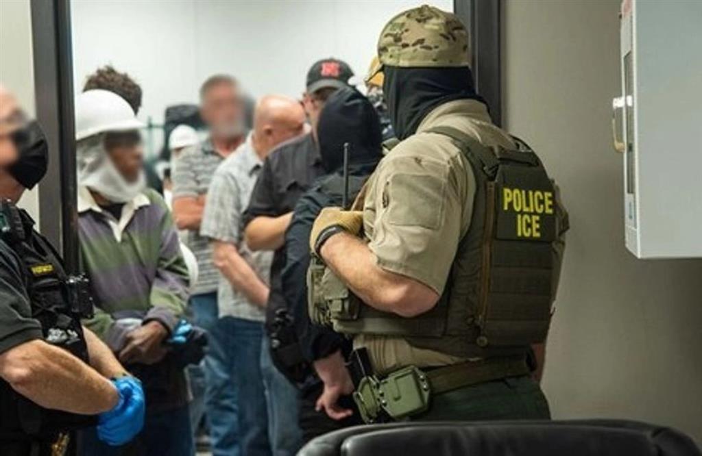 Aumentan muertes bajo custodia de servicio de inmigración de EEUU