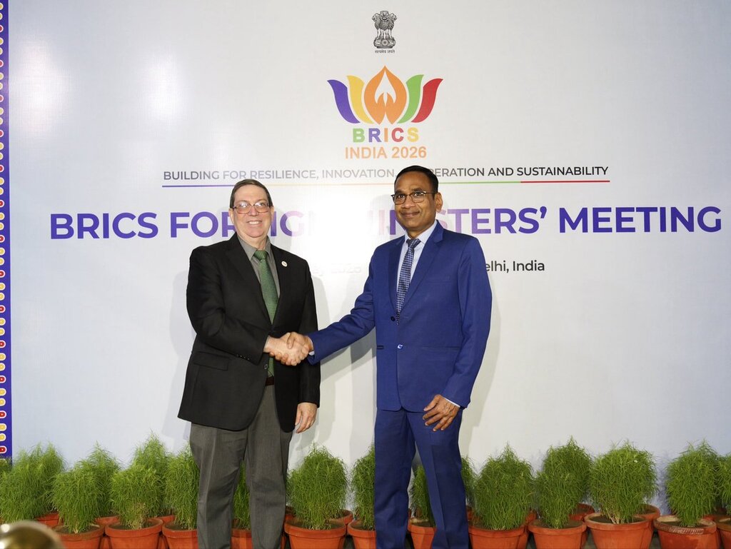 Llega a India canciller de Cuba para reunión Brics