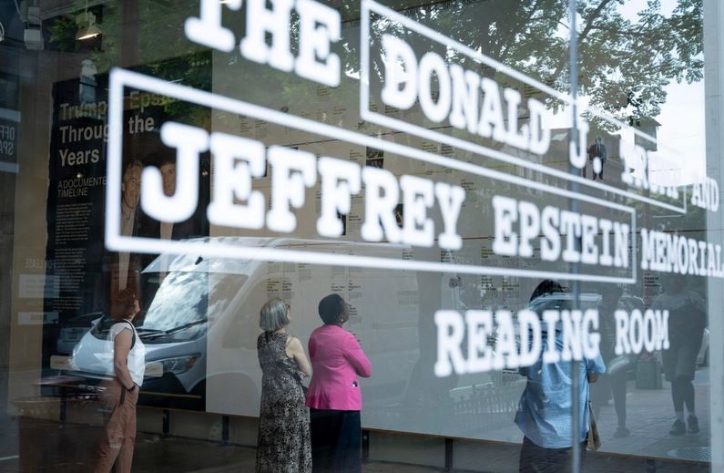 Sala de lectura Donald J. Trump y Jeffrey Esptein