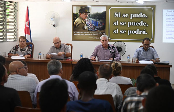Continúa Presidente cubano intercambios en La Habana
