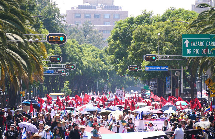 Marcha en México en solidaridad con Cuba
