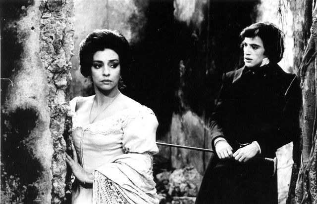 Daisy Granados fue Cecilia en la película de Humberto Solás. Aquí, junto al actor español Imanol Arias.
