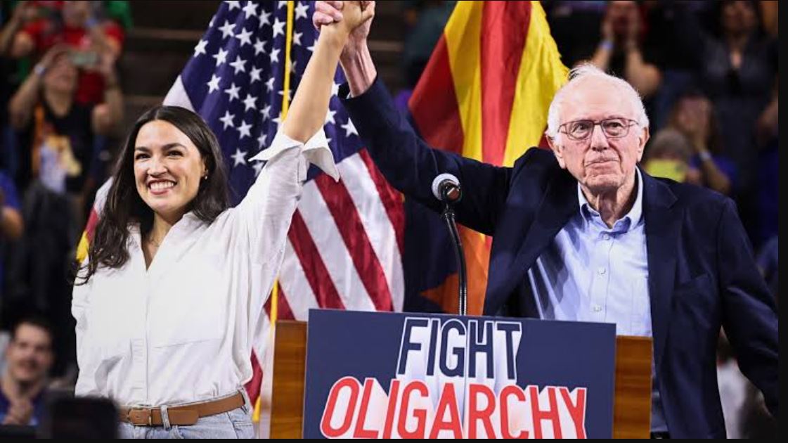 La congresista Allexandria Ocasio Cortez y Bernie Sanders