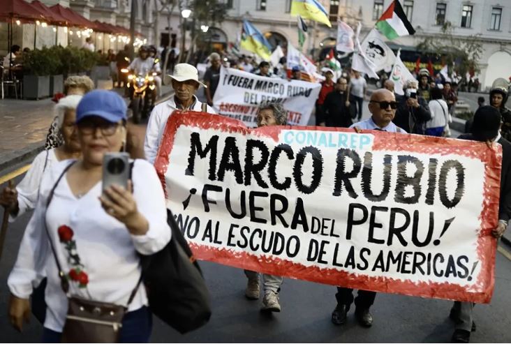 Protesta contra Marco Rubio en Perú