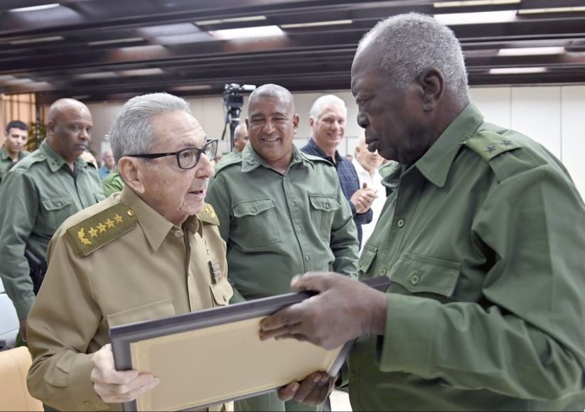 Destaca Raúl Castro labor heroica de Dirección de Seguridad Personal