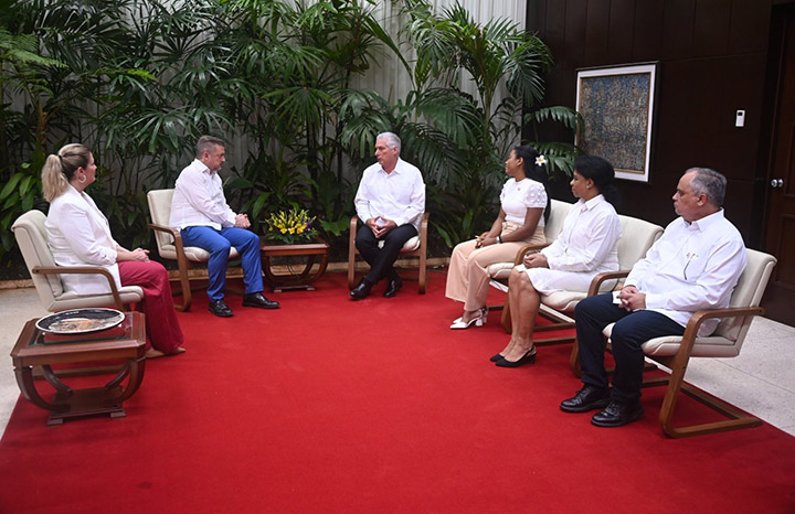 Recibió Presidente cubano a directivos paralímpicos internacionales Recibió Presidente cubano a directivos paralímpicos internacionales
