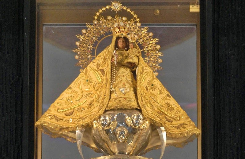 Imagen de la virgen de La Caridad del Cobre, en la Basílica Santuario Nacional de Nuestra Señora de la Caridad del Cobre, en Santiago de Cuba Imagen de la virgen de La Caridad del Cobre, en la Basílica Santuario Nacional de Nuestra Señora de la Caridad del Cobre, en Santiago de Cuba