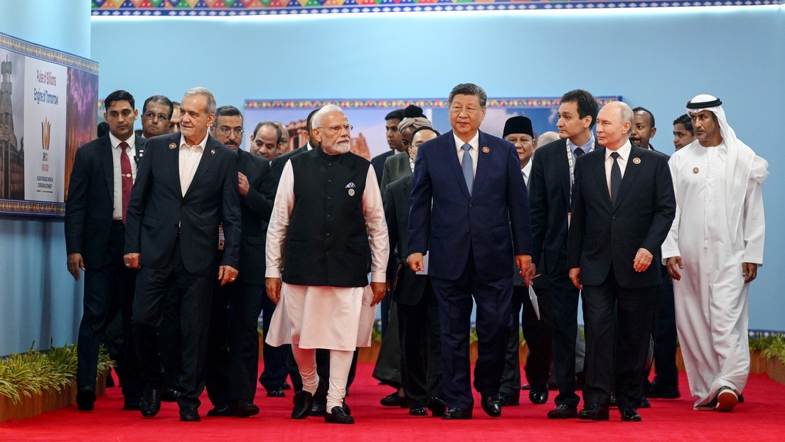 Mandatarios en la Cumbre BRICS con sede en la India. Mandatarios en la Cumbre BRICS con sede en la India.