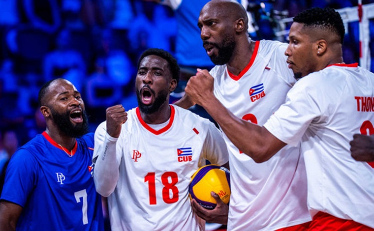 Integrantes del equipo cubano para preolímpico de voleibol (m) en Canadá 