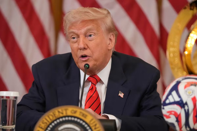 Trump, presidente de EE.UU., criticando el fallo de la Corte Suprema sobre el voto por correo Trump, presidente de EE.UU., criticando el fallo de la Corte Suprema sobre el voto por correo