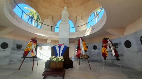 Ofrenda floral Martí Santa Ifigenia
