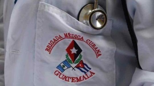 Médicos cubanos