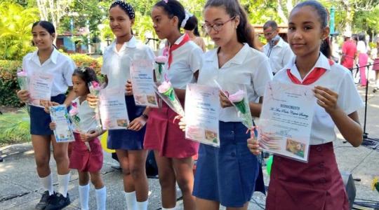 Estudiantes terminan curso escolar 2025-2026