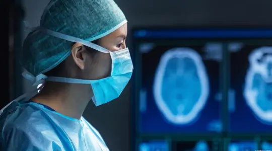 Médicos utilizan IA en tiempo real para realizar una cirugía cerebral inédita