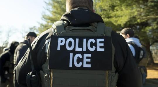 Un agente de ICE