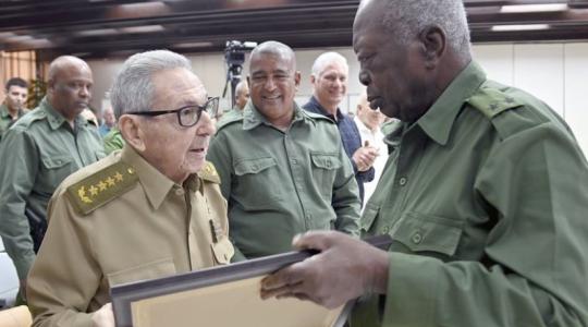 Destaca Raúl Castro labor heroica de Dirección de Seguridad Personal