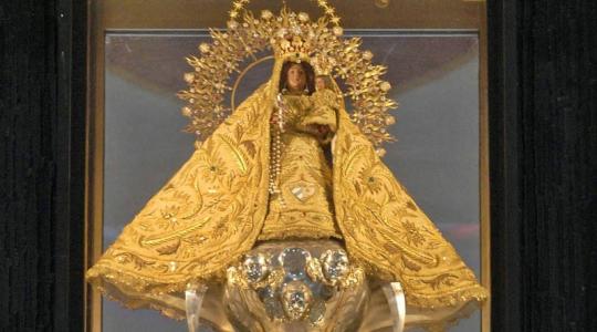 Imagen de la virgen de La Caridad del Cobre, en la Basílica Santuario Nacional de Nuestra Señora de la Caridad del Cobre, en Santiago de Cuba
